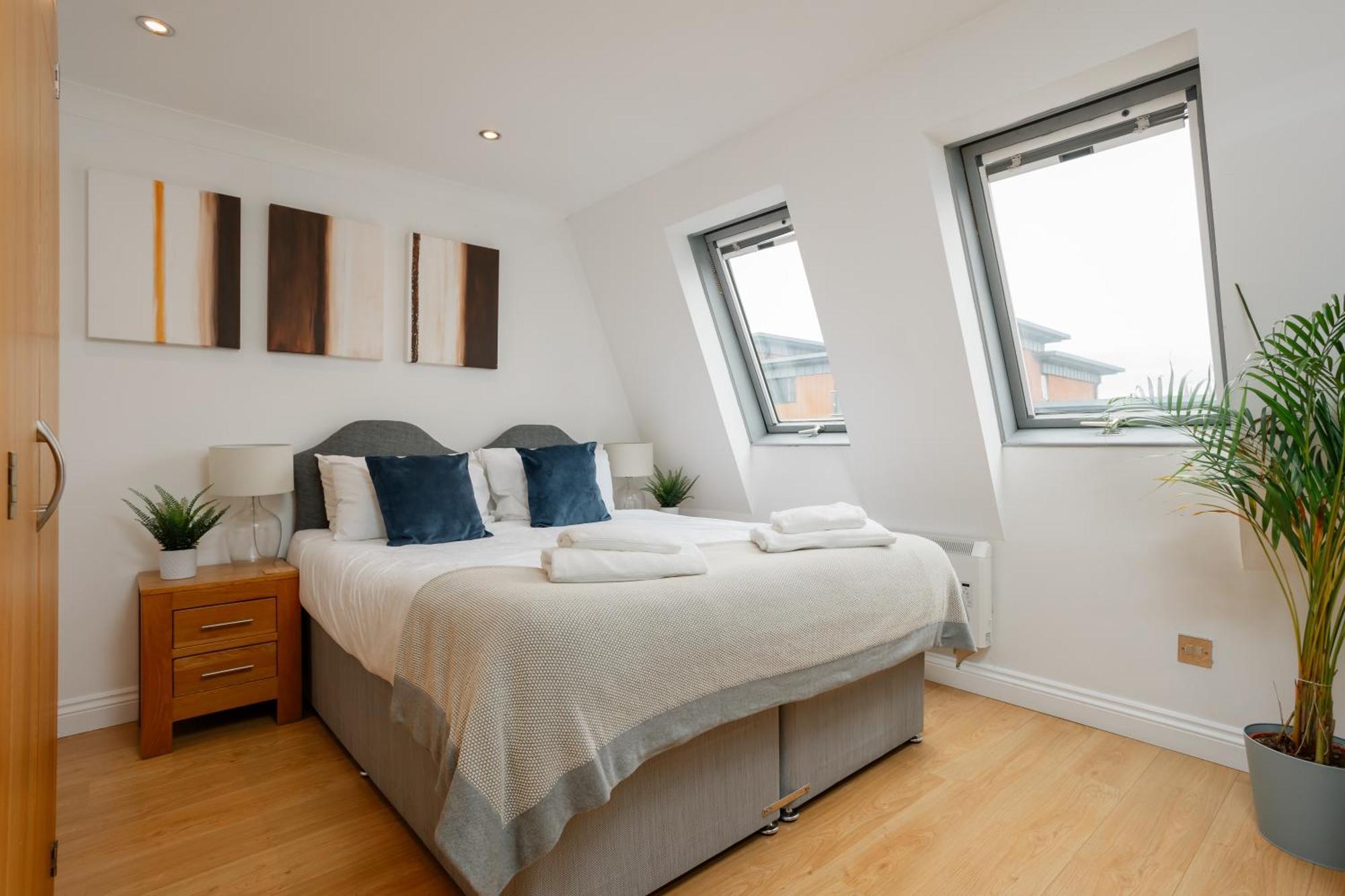 Starhost Residences - Central 3 Bed Apartment At Regents Court, Newbury Newbury  Exterior foto