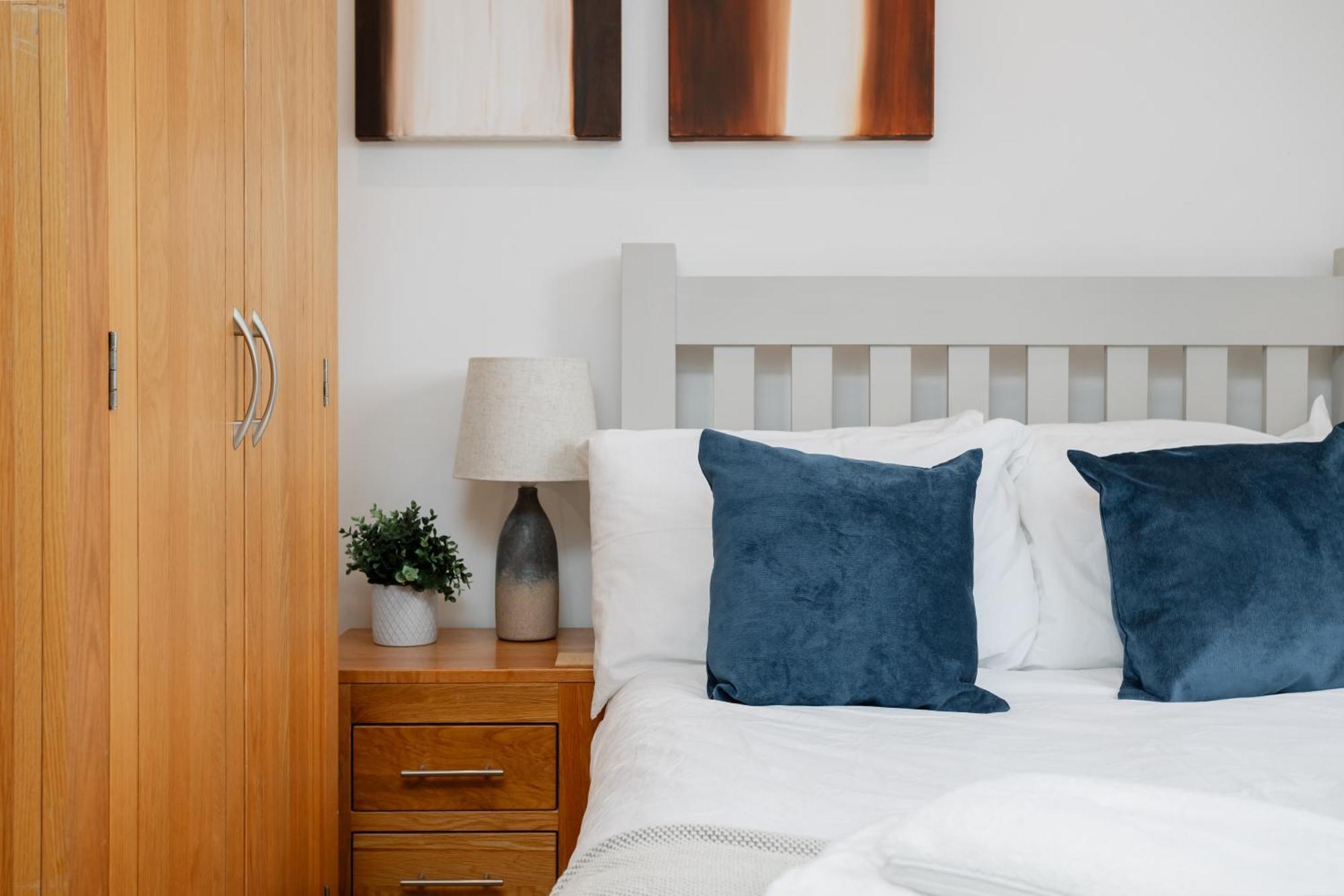 Starhost Residences - Central 3 Bed Apartment At Regents Court, Newbury Newbury  Exterior foto
